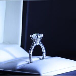 A.JAFFE 1.63 CT Round Brilliant Lab Grown Diamond Engagement Ring in Platinum